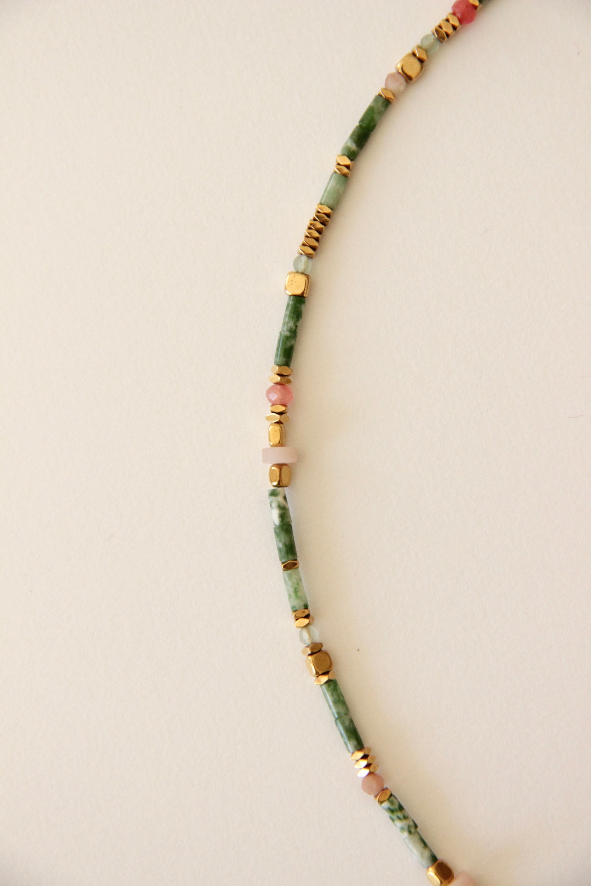 Collier Aimée, pierres de Jaspe vertes et Nacre